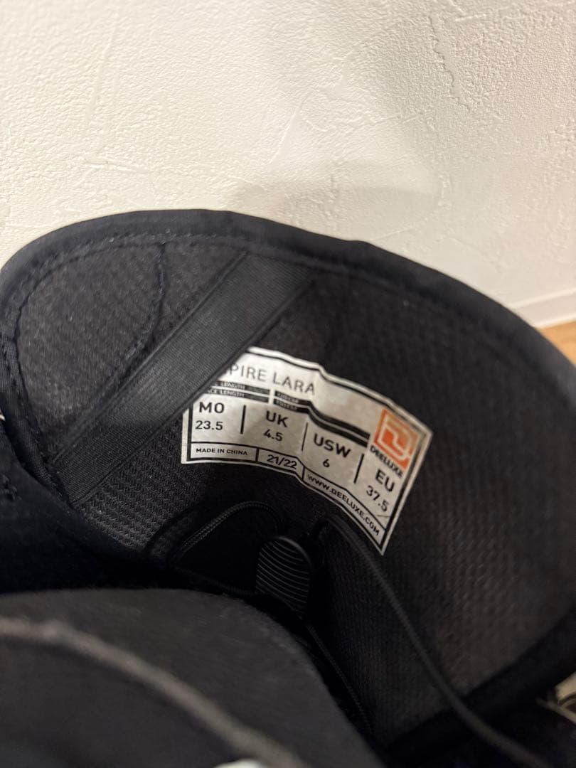 DEELUXE EMPIRE LARA 21-22モデル