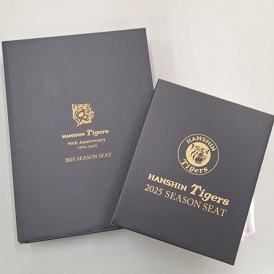 【非売品】阪神タイガース 歴代優勝ペナント型ピンバッジセット&ネックファン