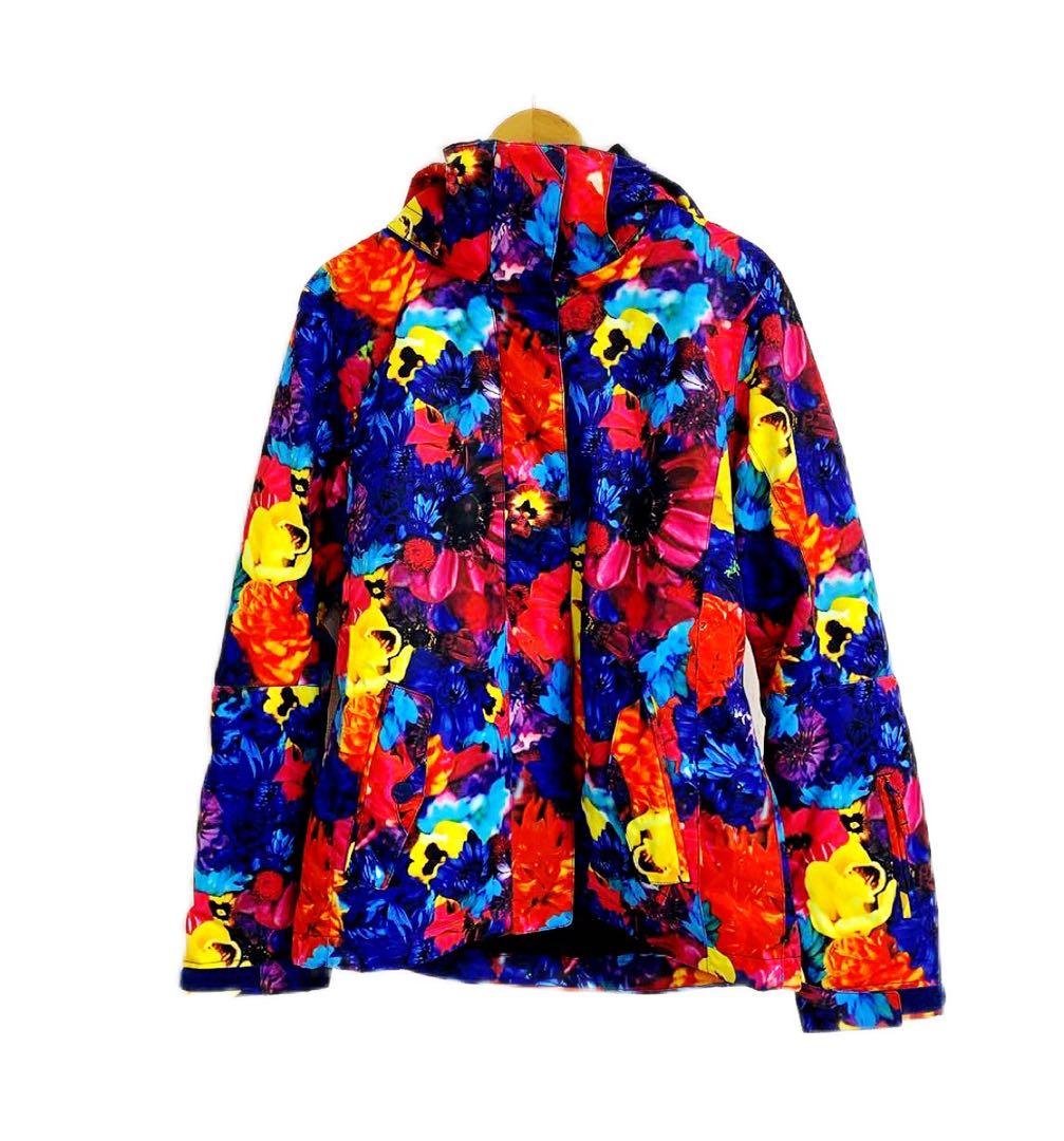 ロキシー 蜷川実花 スノボウェア スキーウェア ジャケット 花柄 マギー 着用