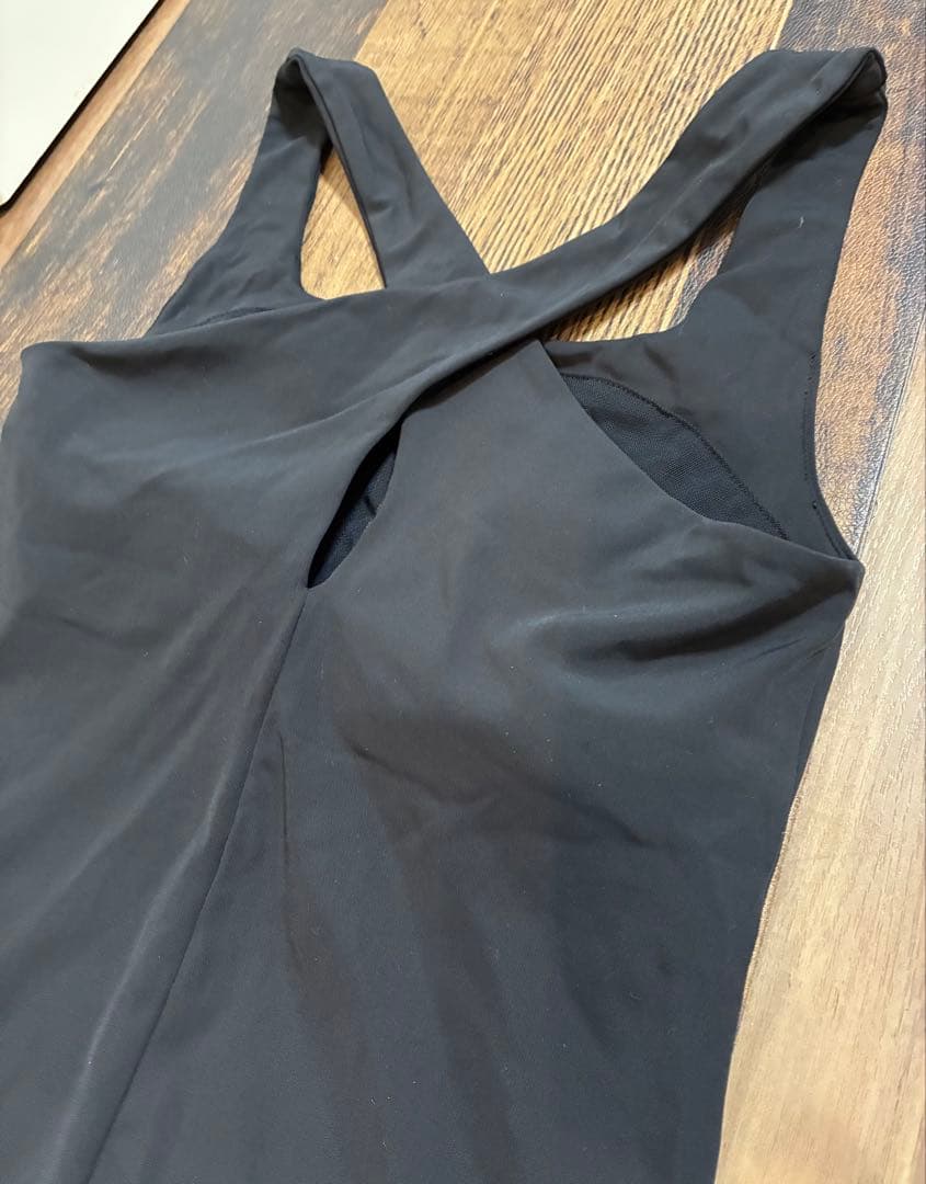 新品同　エミヨガ　ヨガウェア タンクトップ　レギンスセット 黒白　S