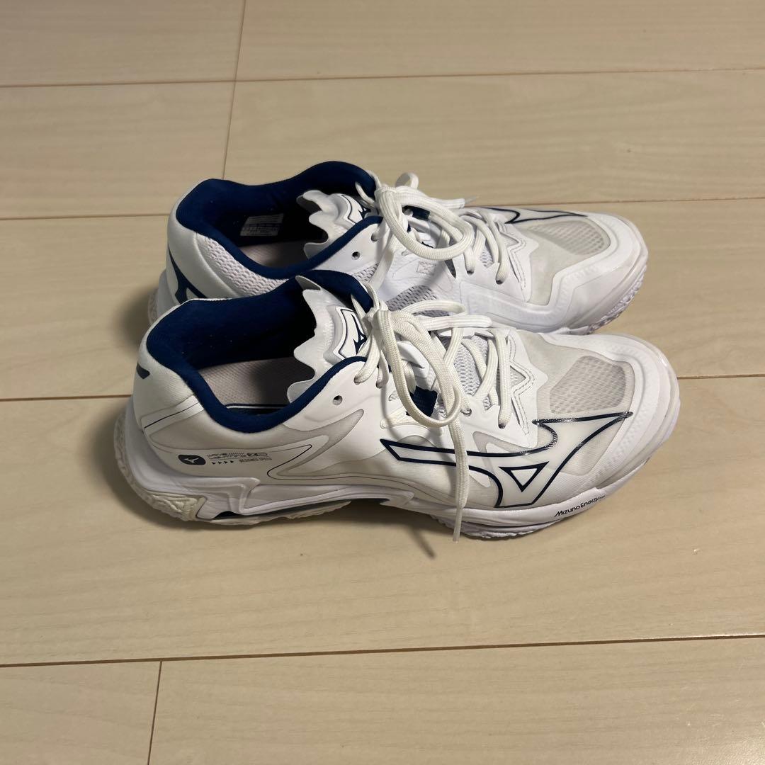 ミズノ バレーボールシューズ ウェーブライトニングZ8 26cm