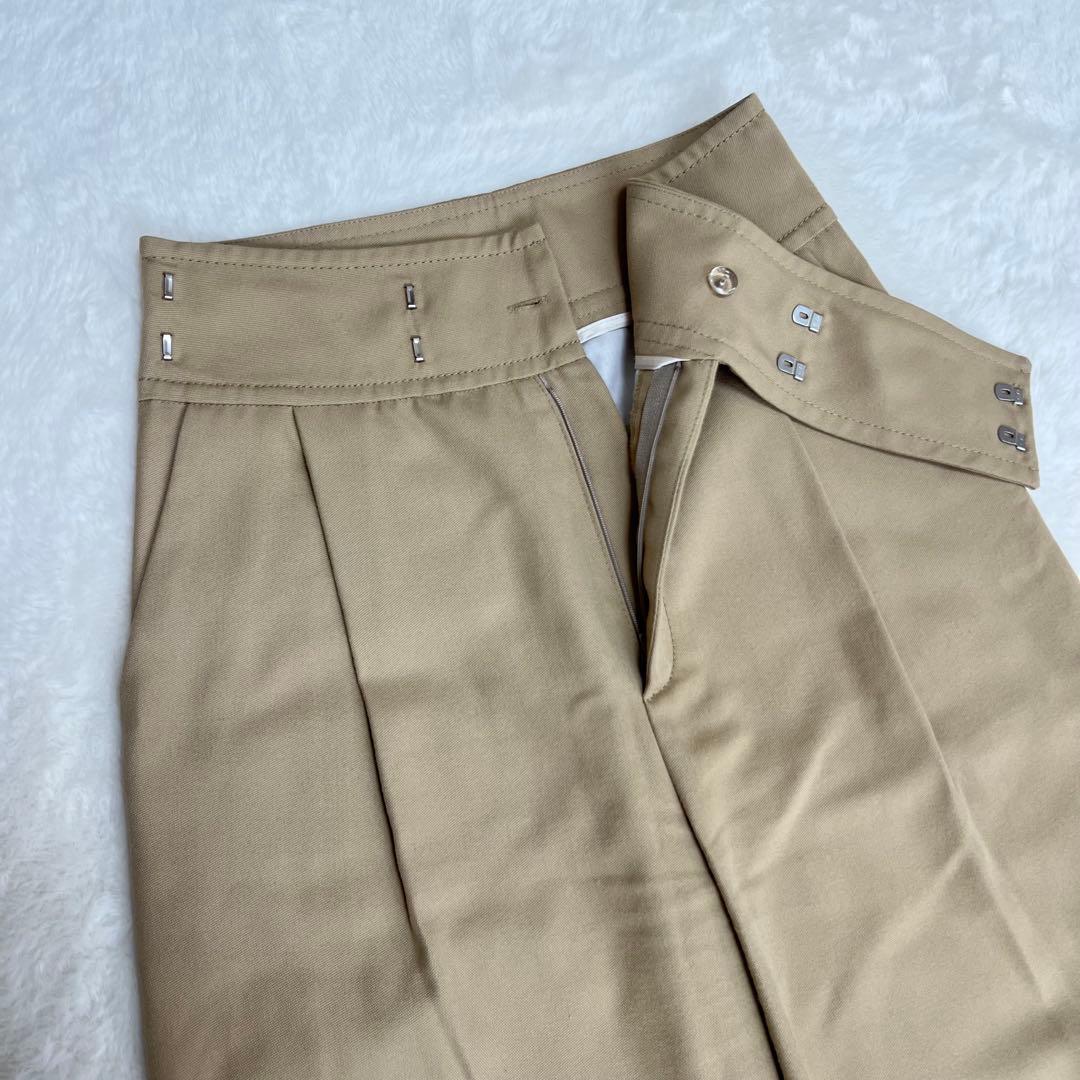 トーテム　TOTEME タック入り　チノパン　スラックス　カジュアル　綺麗め