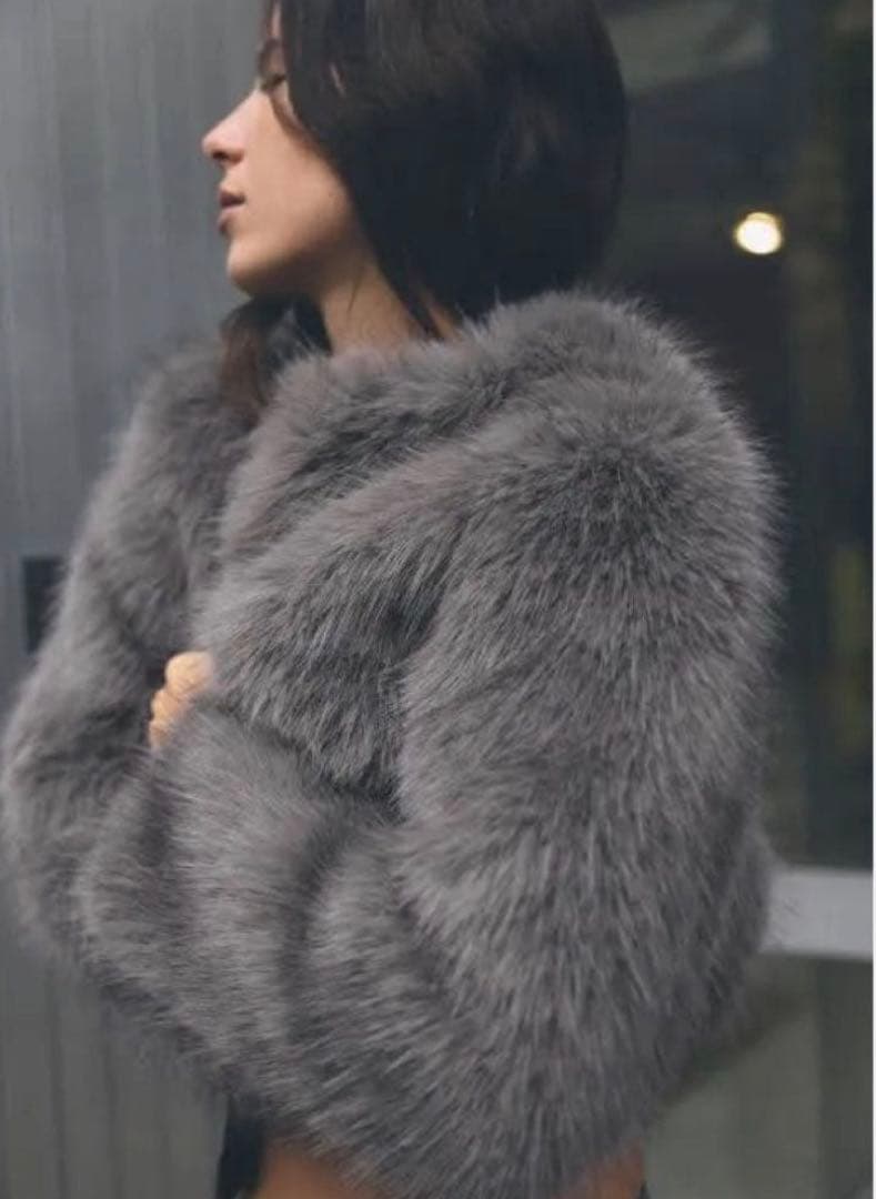 ZARA グレー フェイクファーショートコート