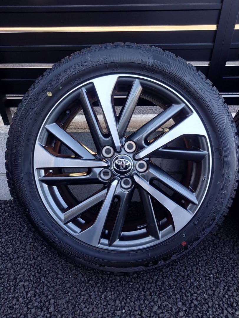 トヨタカローラクロス18インチ純正ホイール　4シーズンタイヤ