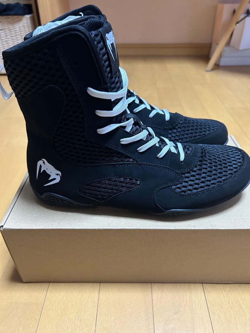 VENUM ボクシングシューズ 新古品