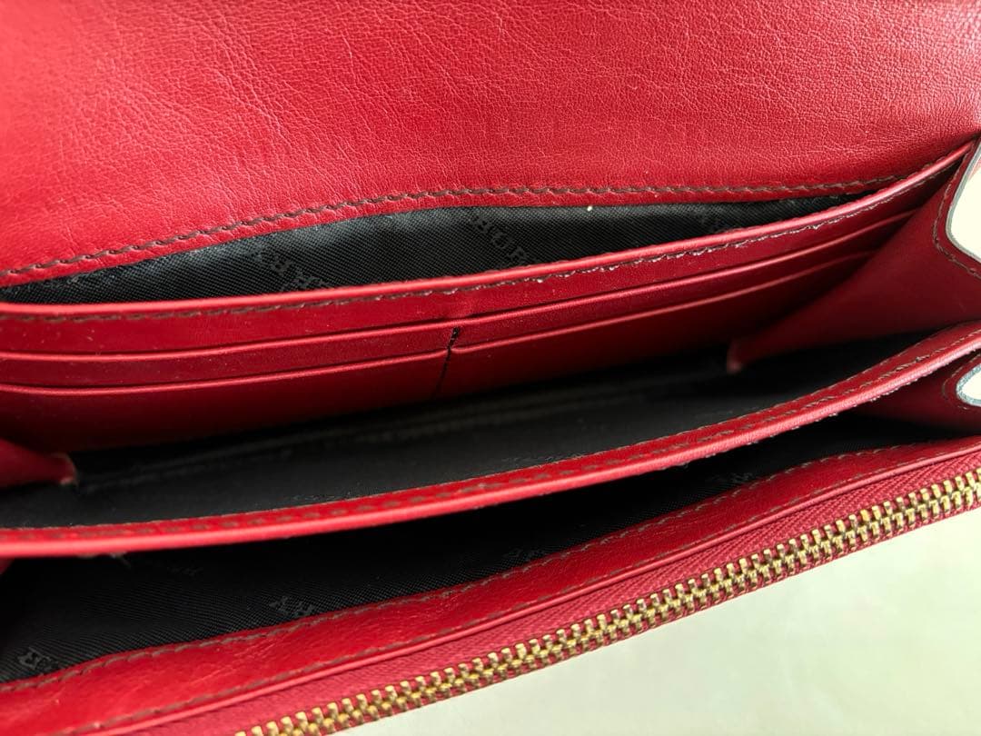 Burberry 長財布 赤