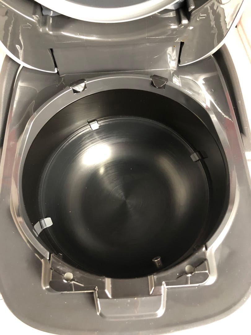 ZOJIRUSHI象印　圧力IH炊飯ジャー　NW-PT10 2022年製　濃墨