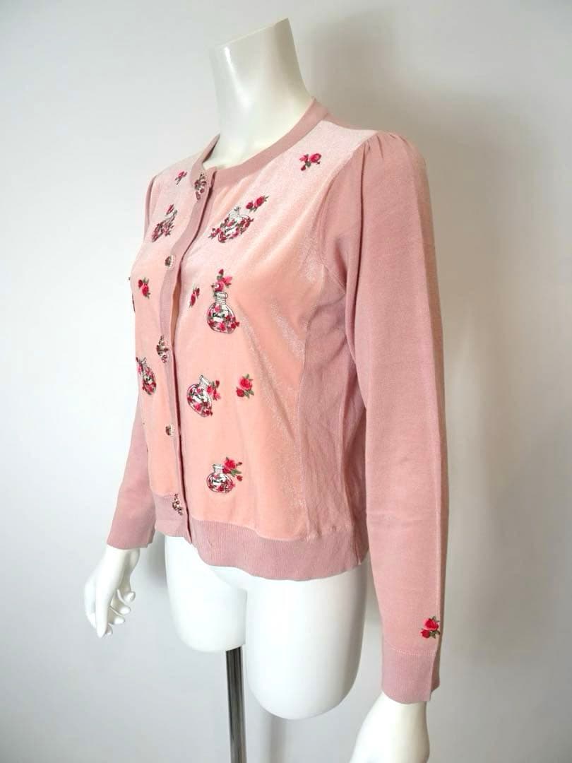 スーパービューティー♡ 2025年香水瓶刺しゅう　ベロア素材×ニットカーディガン