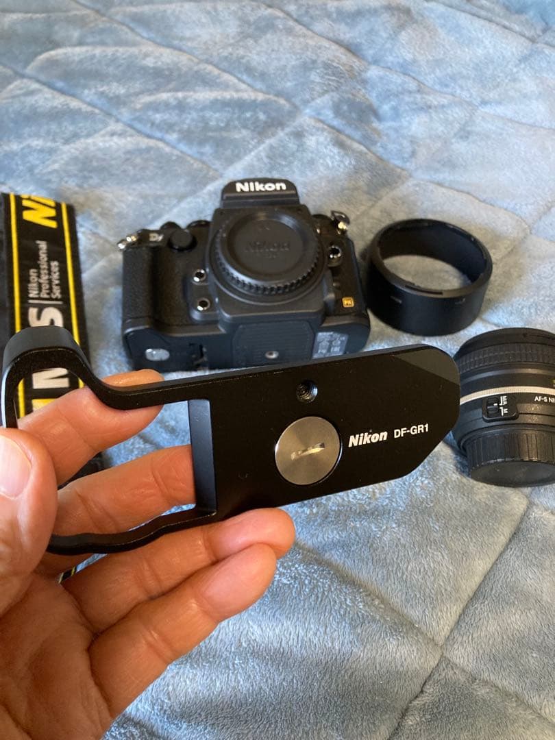 ニコンDF50mmf1.8付+DE-1グリップ+NPSストラップ