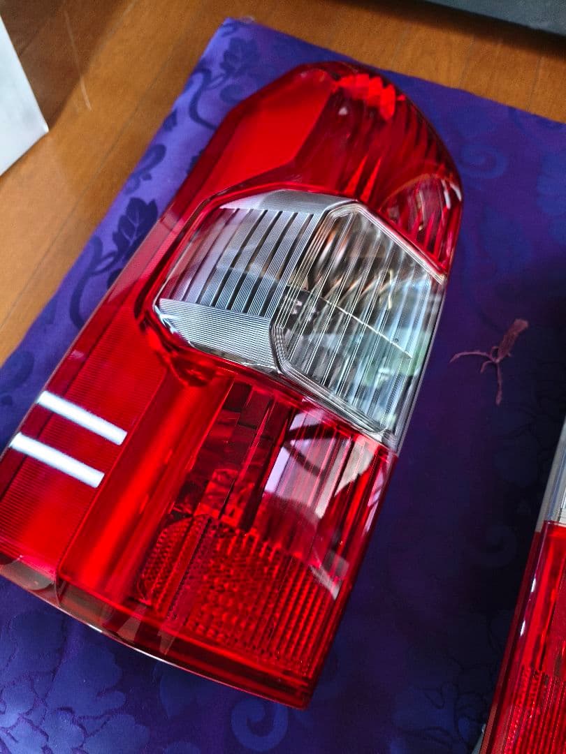 160系プロボックス テールランプ 新車取り外し