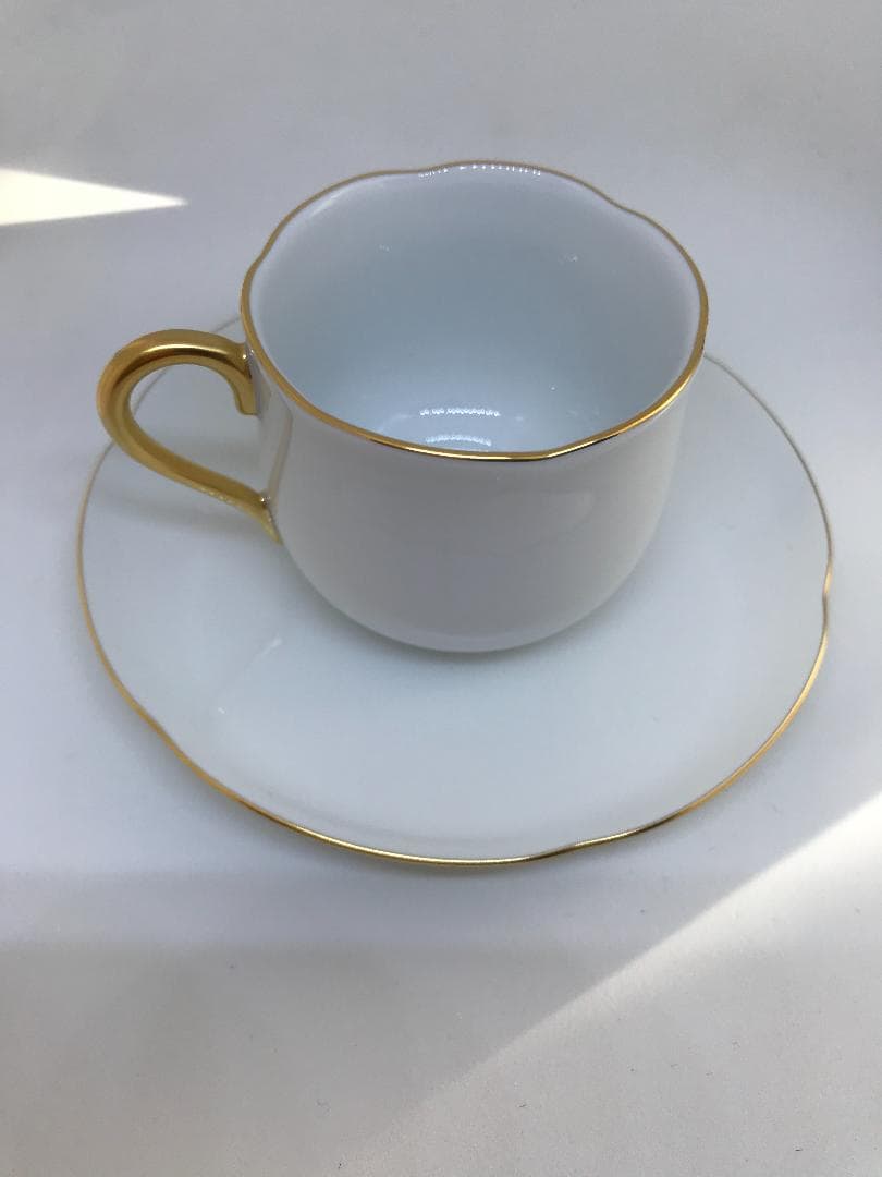 新品　大倉陶園　白磁デミタスカップ&ソーサー箱つき（ゴールドライン）