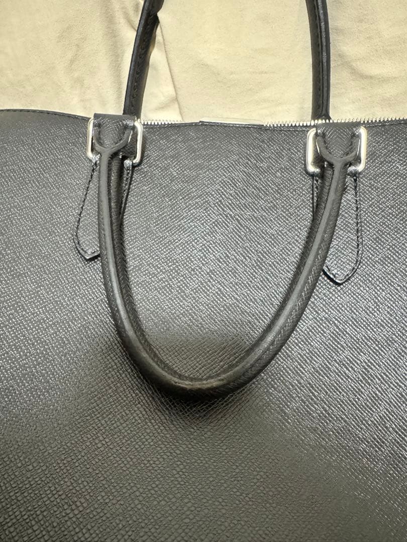 黒のビジネスバッグ 合成皮革製　ヴィトン