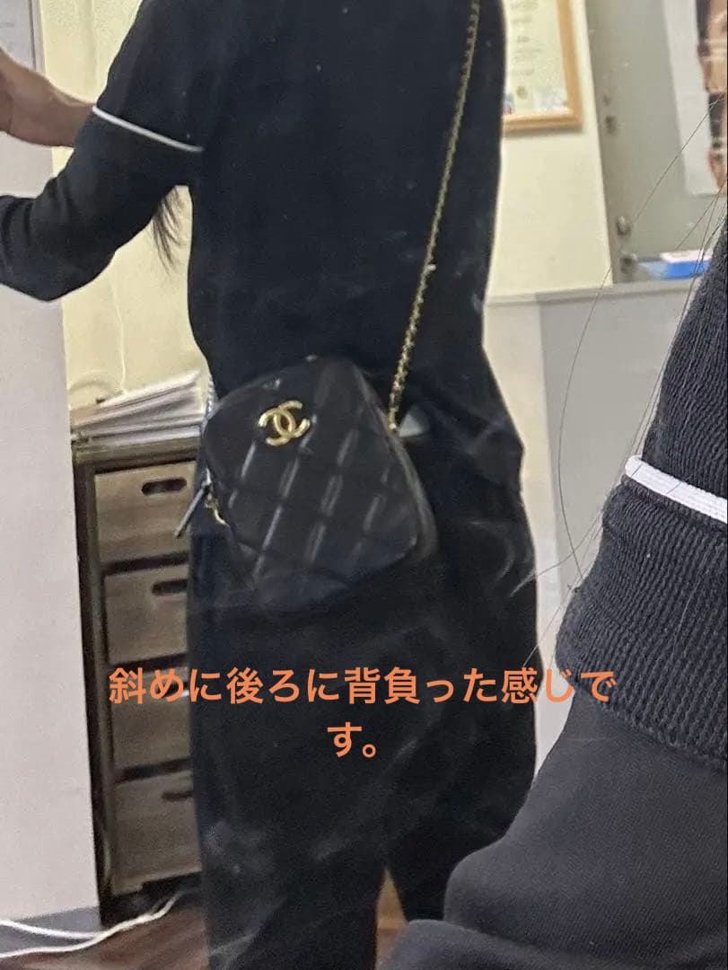 シャネルノベルティブラックレザーショルダーバッグ