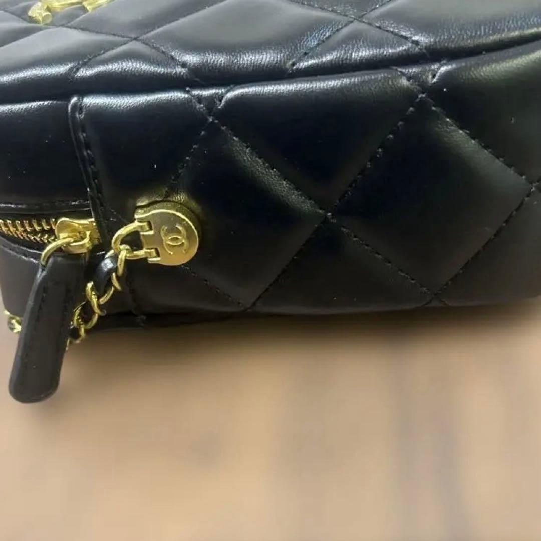 シャネルノベルティブラックレザーショルダーバッグ