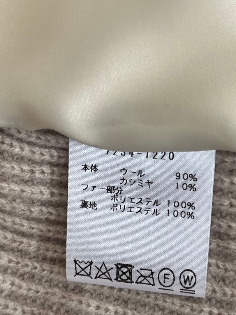 未使用　FAVEUR ベージュのファーとニットのベスト
