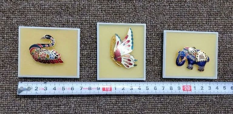 孔雀・蝶・像のデザインブローチ3点セット ※個別でも可　1個3000円