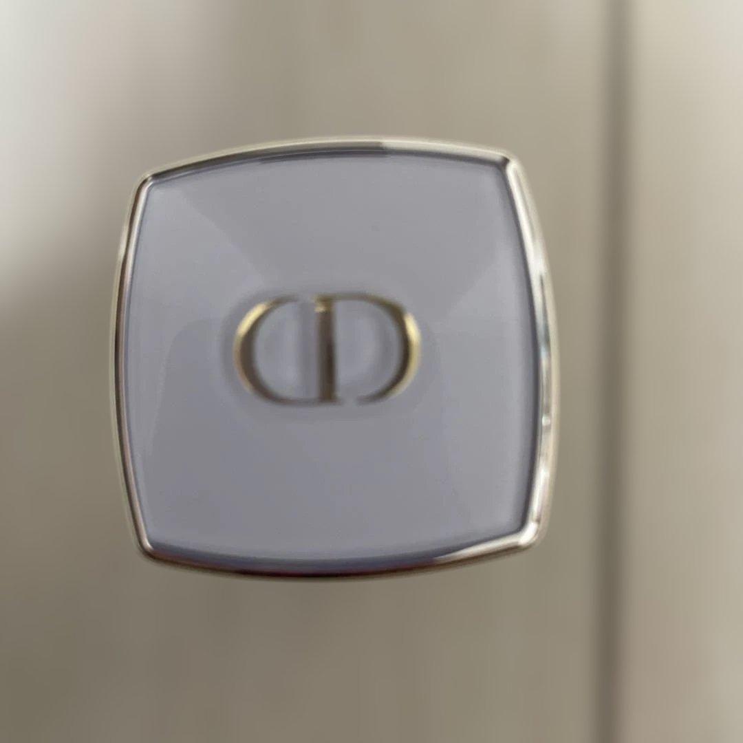 ディオールプレステージ　 ホワイト　ル　プロテクターUVルミエールBB01