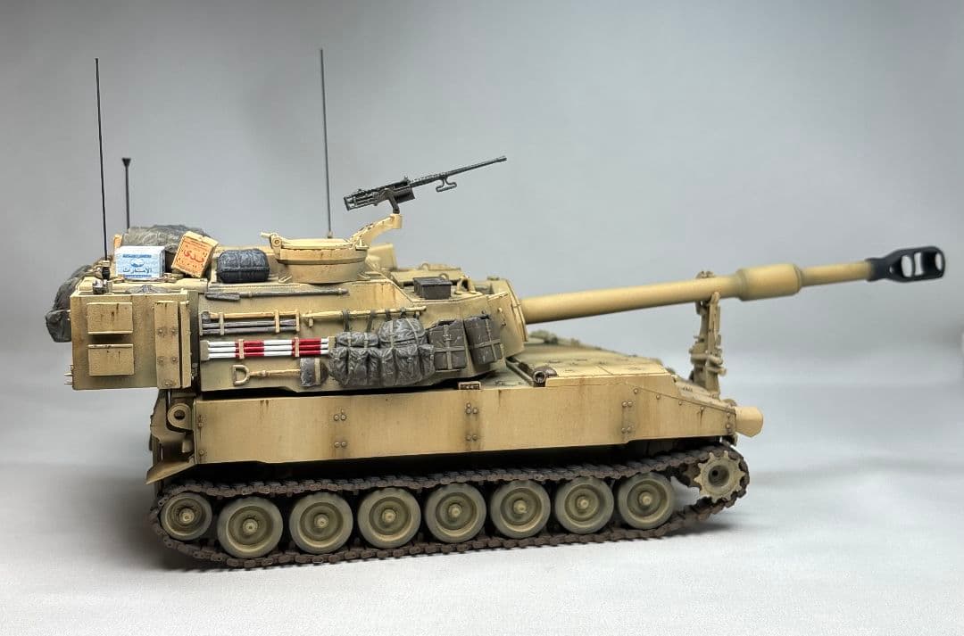 【完成品】イタレリ 1/35 アメリカ自走砲 M109 A6 パラディン