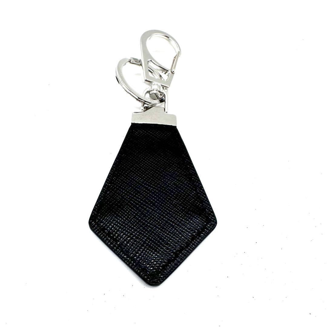 【未使用級美品✨】プラダ　キーリング　三角プレート　サフィアーノレザー　NERO