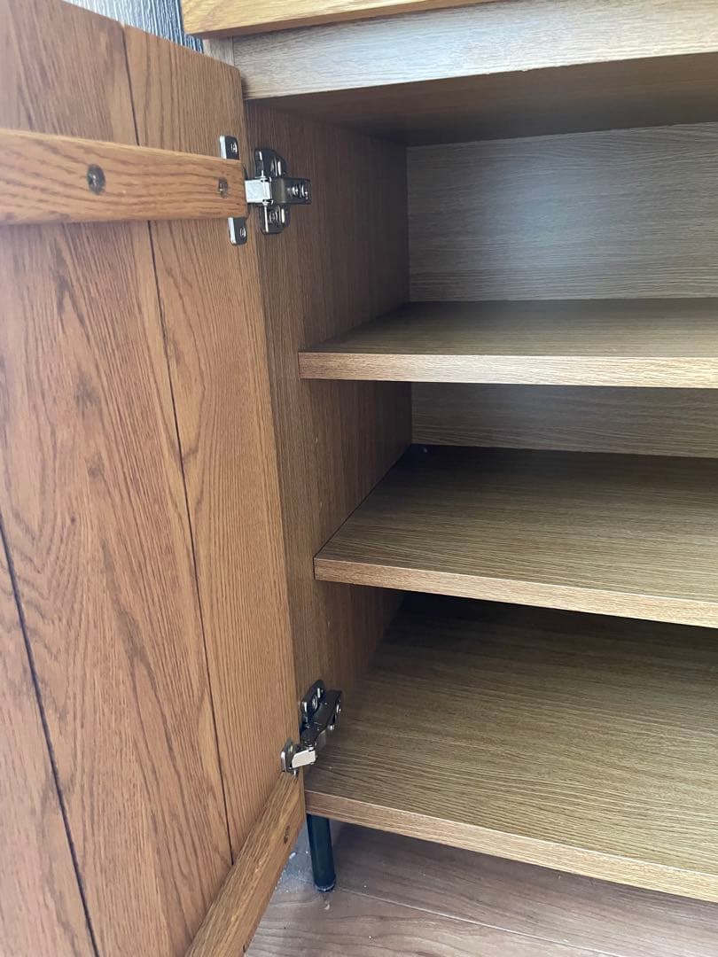 アデペシュ　キッチンボード　食器棚　カデル