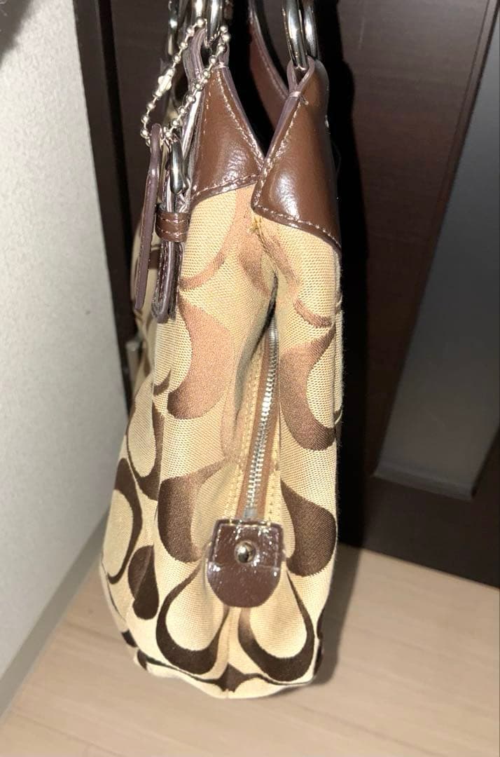 ひまわり❤︎プロフお読みください COACHロゴプリント ショルダーバッグ