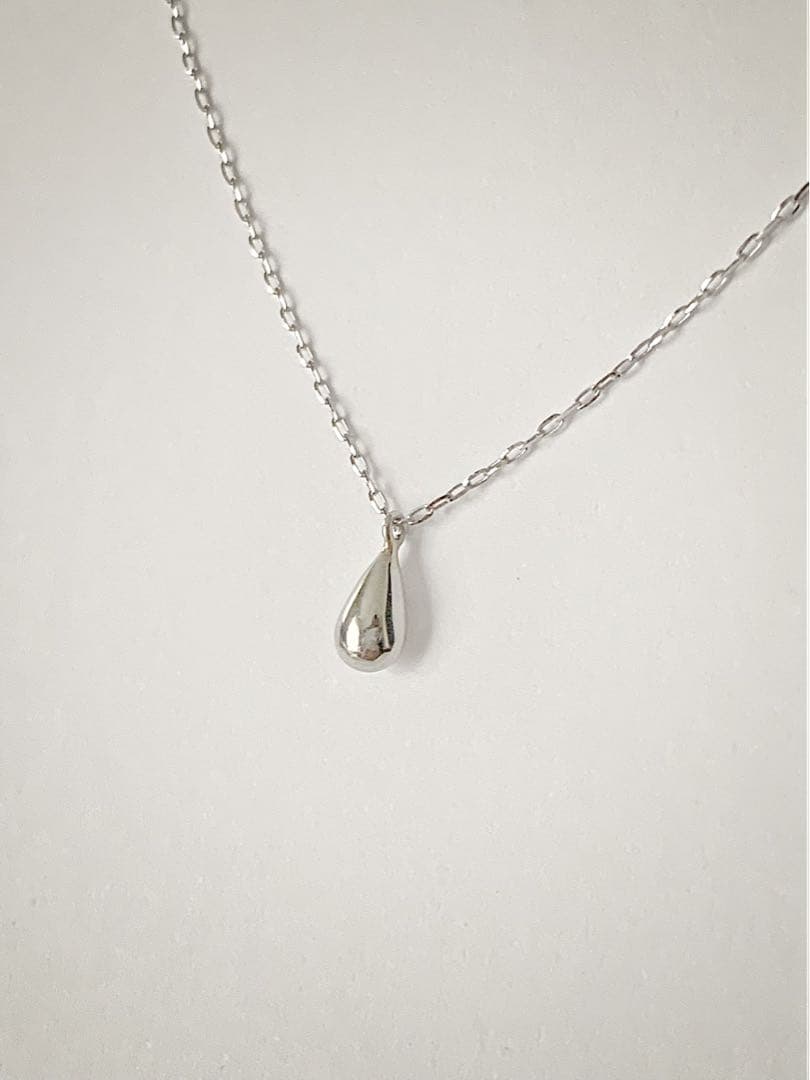 プラチナ 雫 ネックレス ！涙型 しずく