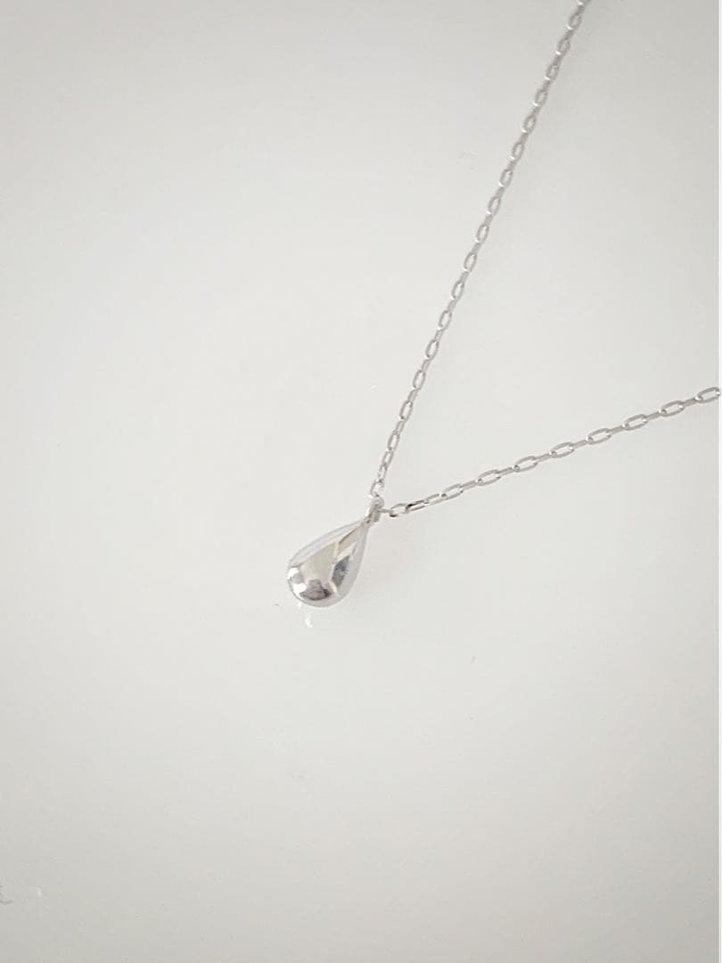 プラチナ 雫 ネックレス ！涙型 しずく