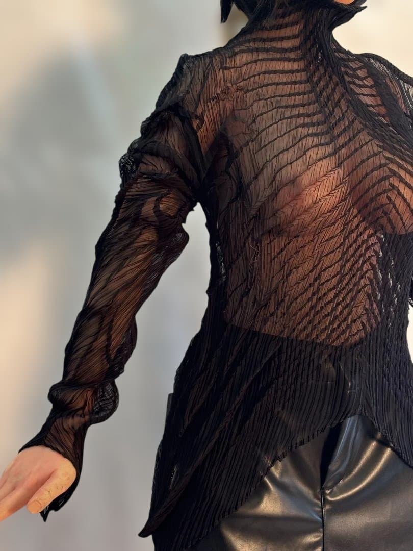 [希少] ISSEY MIYAKE 高級感あふれる波状 プリーツ トップス