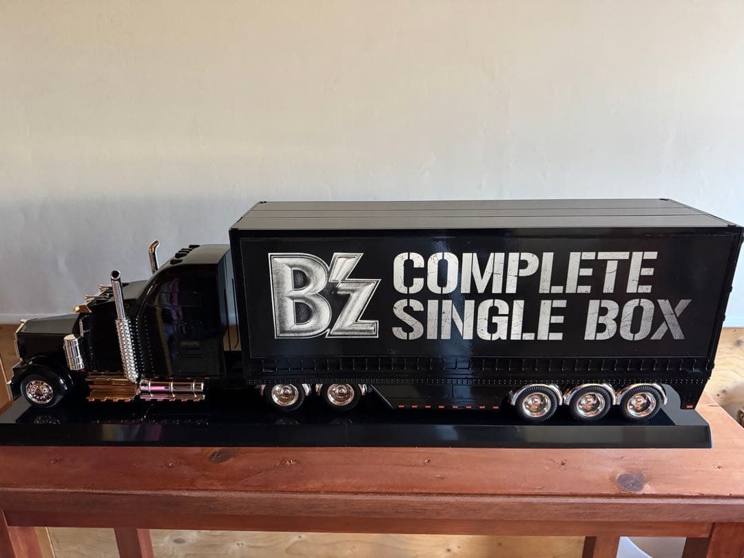 B'z COMPLETE SINGLE BOX トラック型