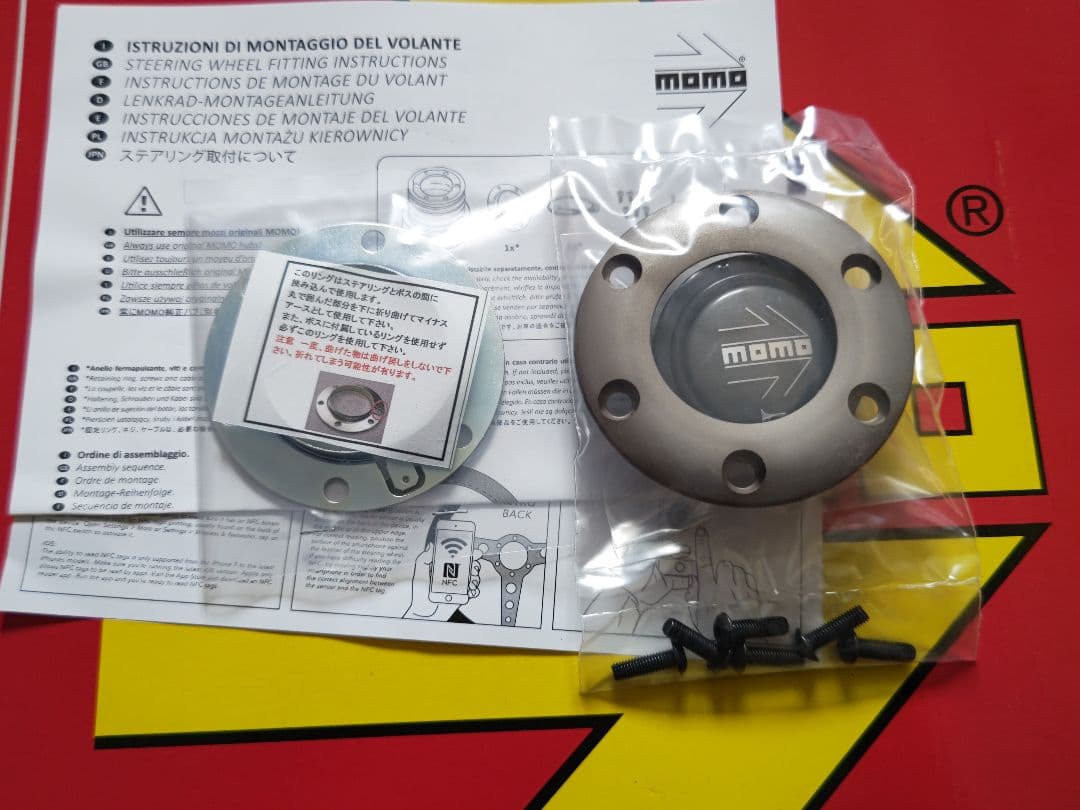 【未使用】モモ【MOMO JAPAN正規品】ステアリング【RACE】 320mm