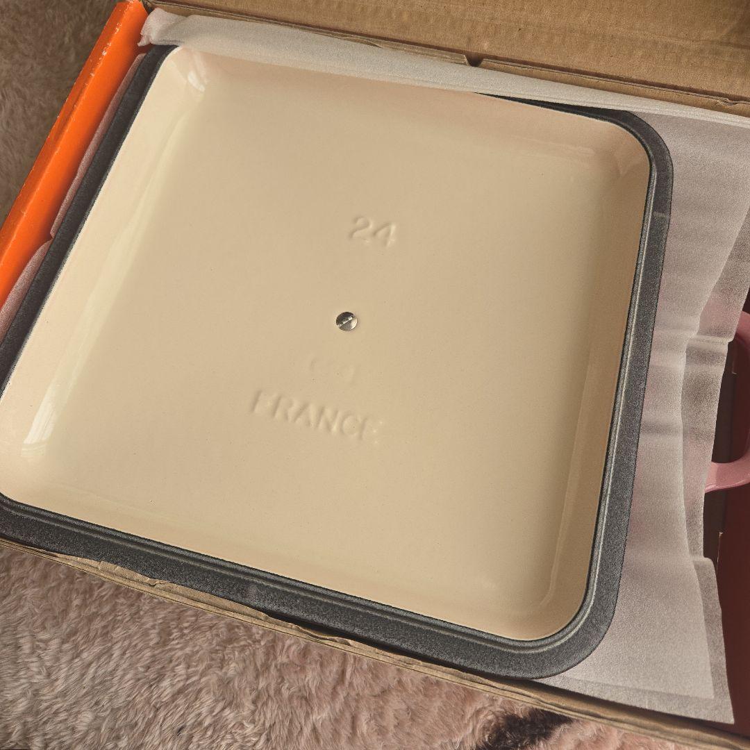 LE CREUSET ベリー　スクエア24センチ