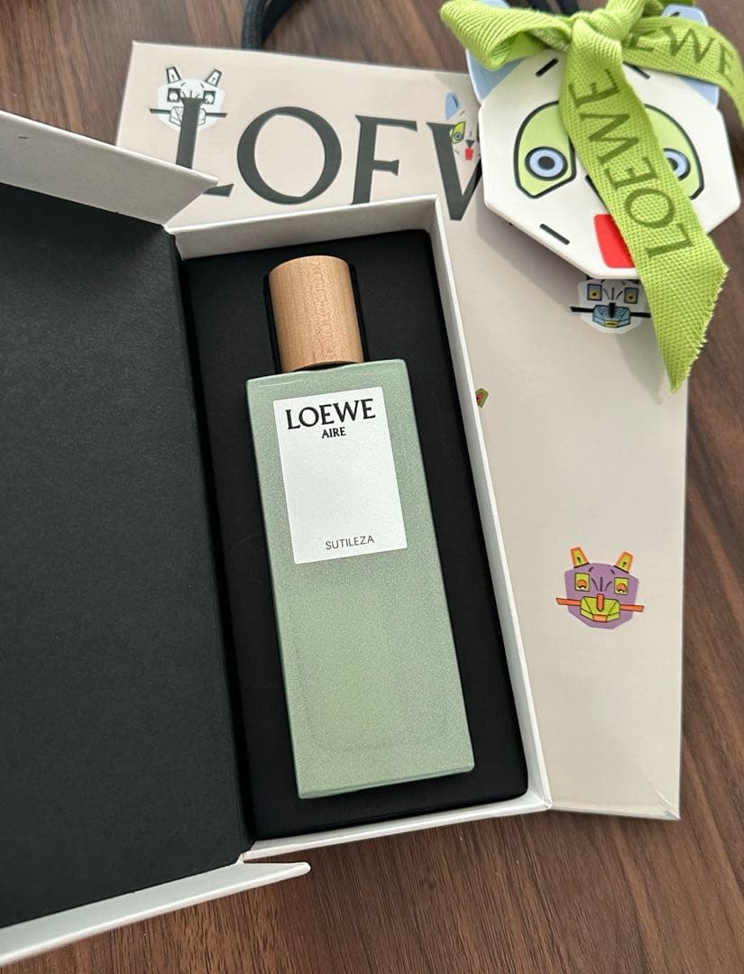 ロエベ　スティレサ　SUTILEZA