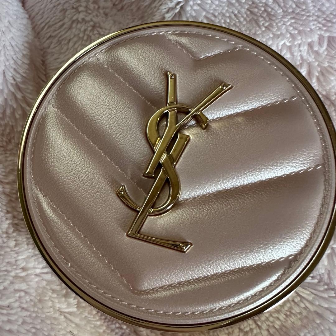 イヴ・サンローラン　クッションファンデ　Ｂ10