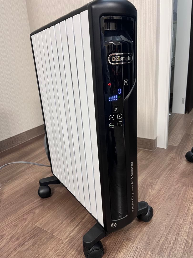 しゃんしゃんさま専用　デロンギ　デジタル表示 電気ヒーター ホワイト/ブラック