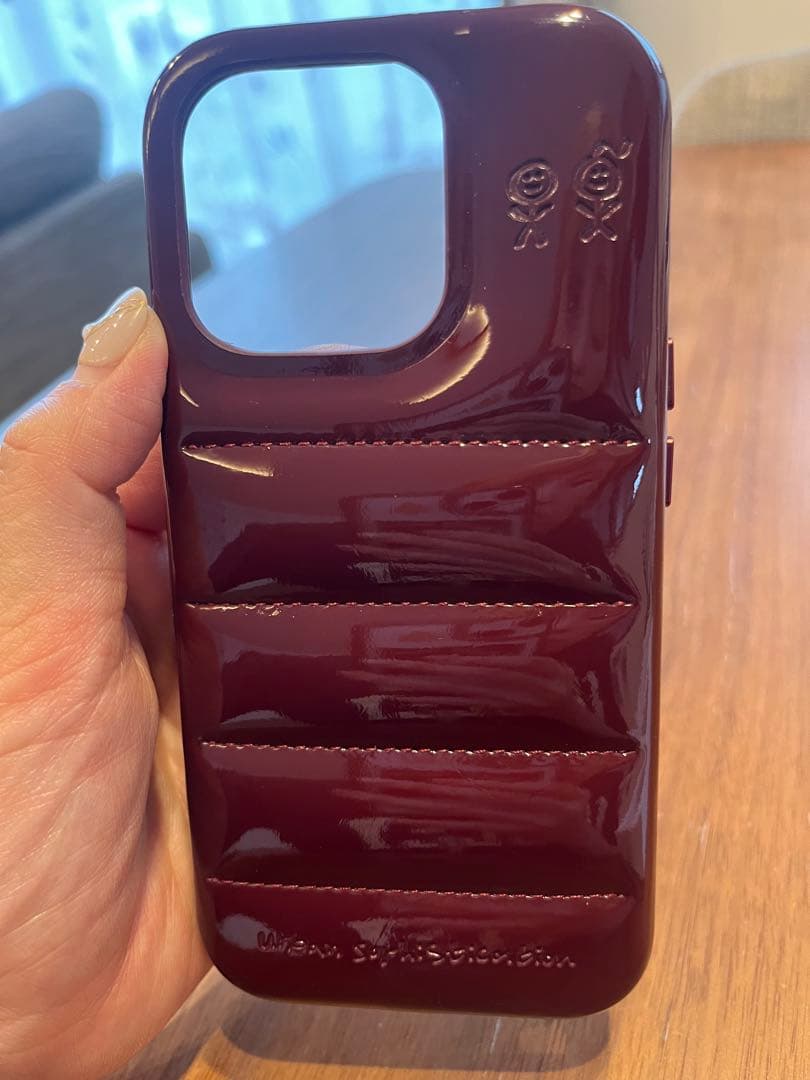 【urban sophistication】iPhone16Proダークチェリー