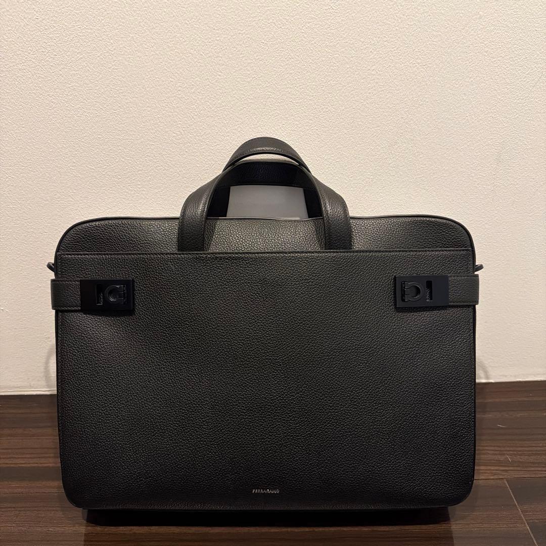 フェラガモ　ガンチーニ ブリーフケース　半額以下　付属品無し　定価37万円