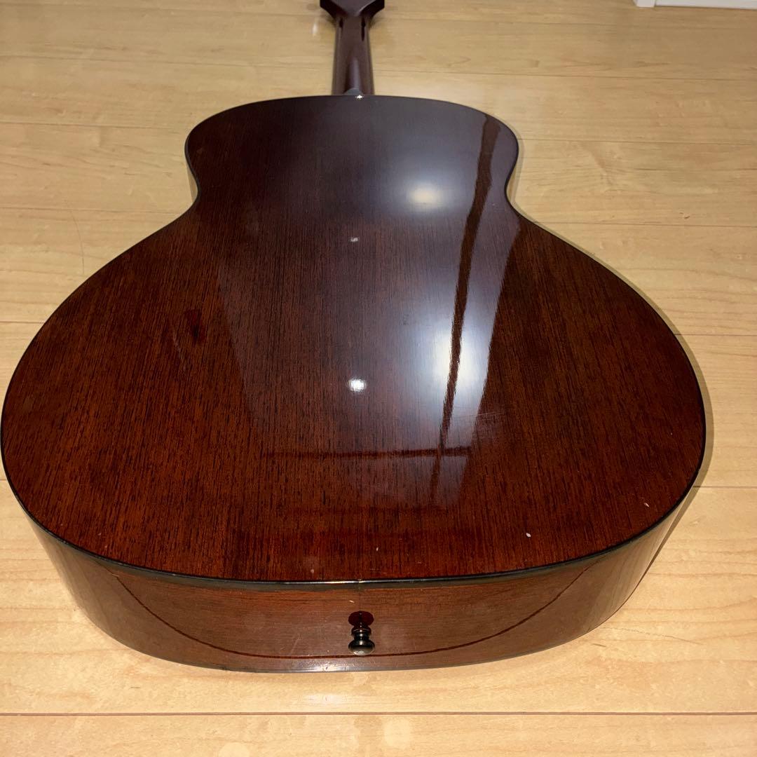 タカミネ　アコースティックギター　スモールタイプで弾きやすいギターです