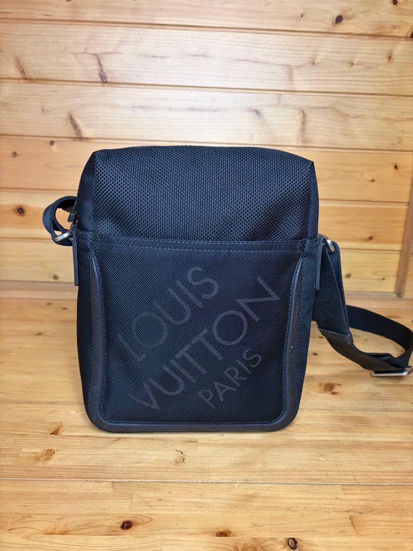 LOUIS VUITTONルイヴィトン　ショルダーバック