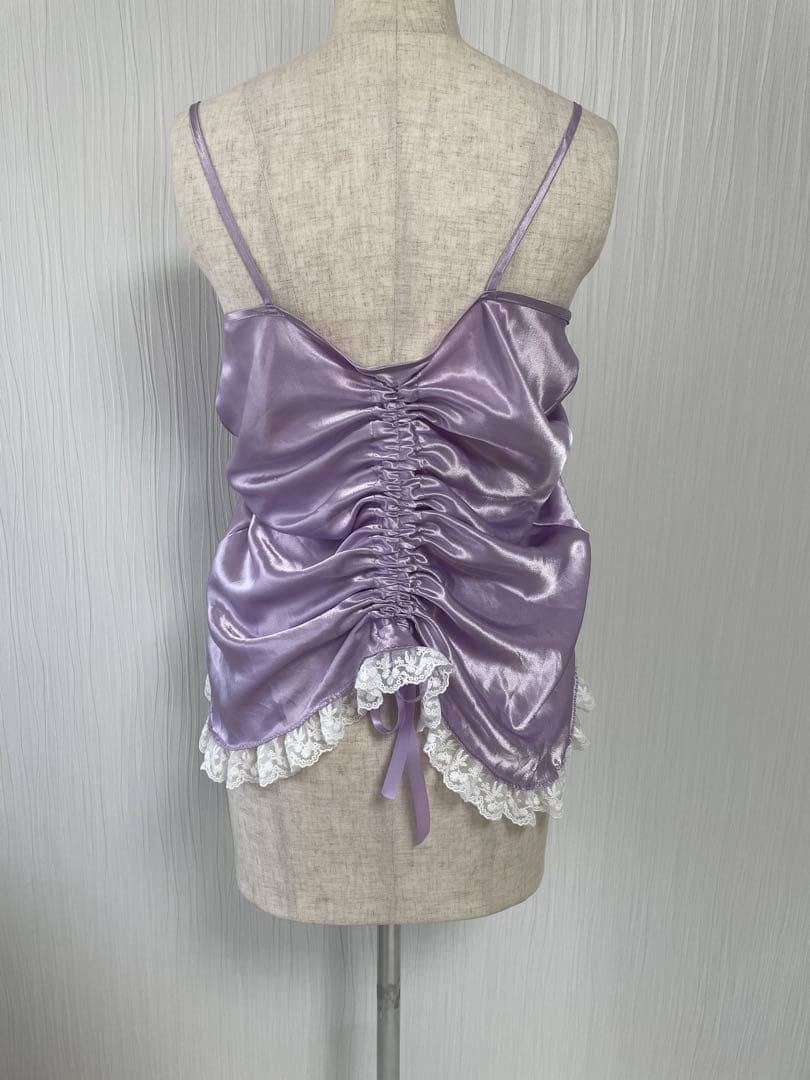 紫色レース付きキャミソール