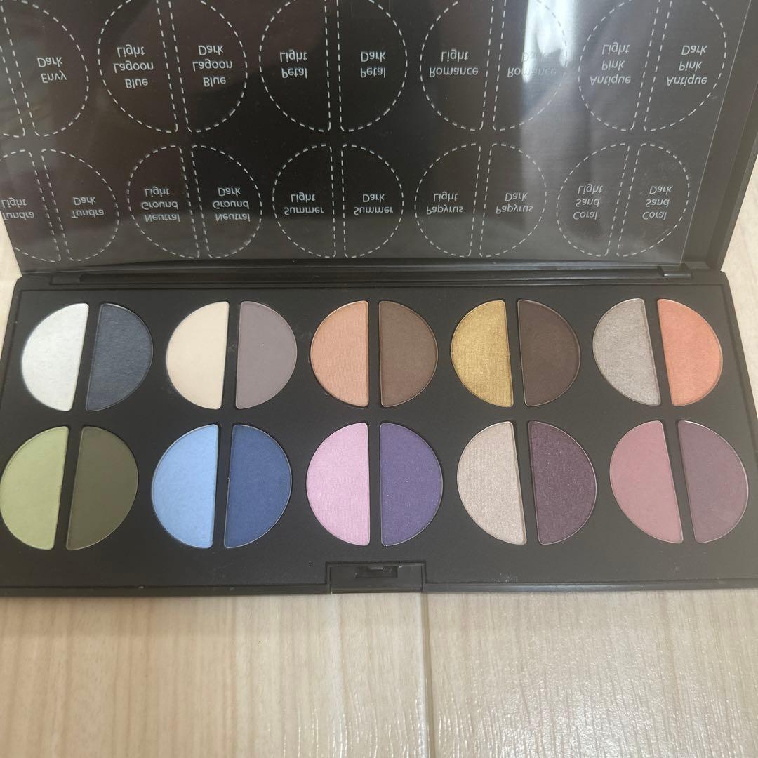 ⭐︎新品⭐︎トゥルータッチアイシャドウパレット