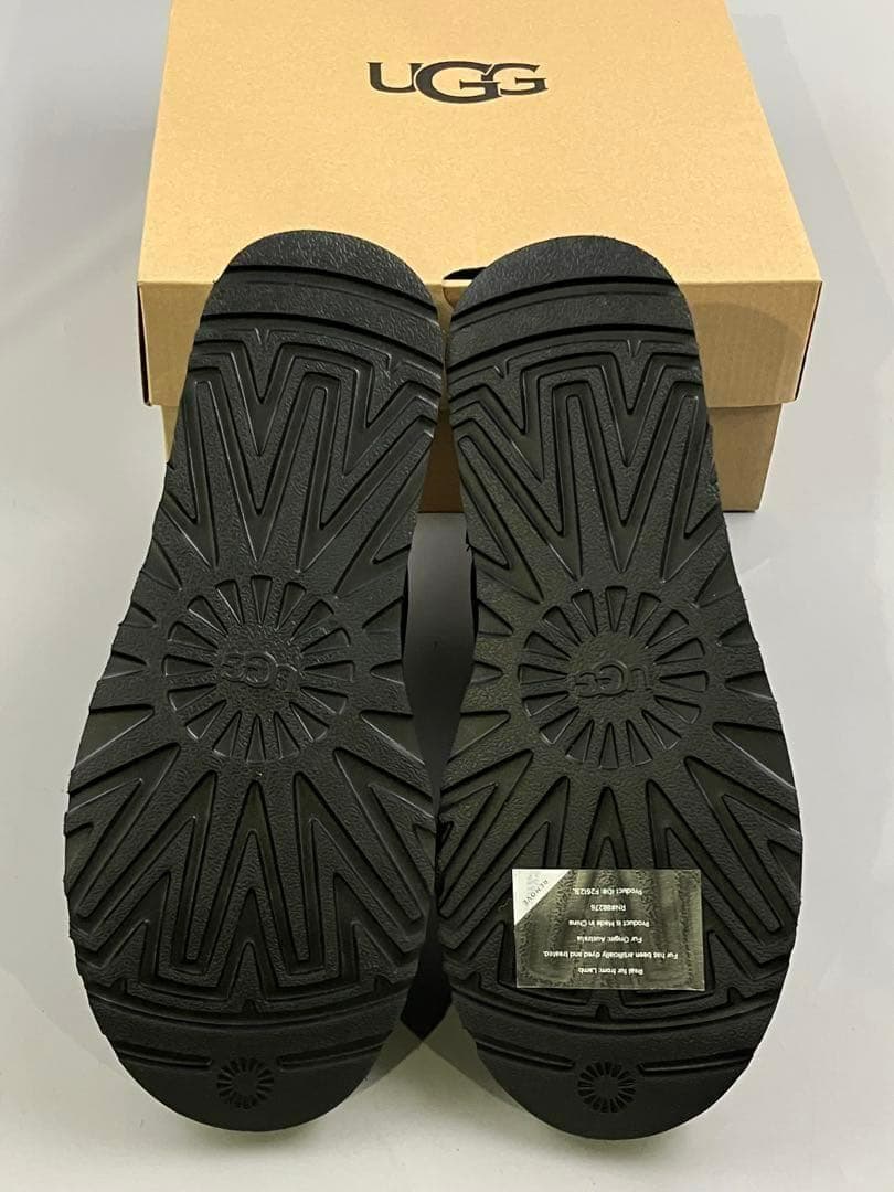 ☆新品未使用　UGG Classic Mini II 24センチ