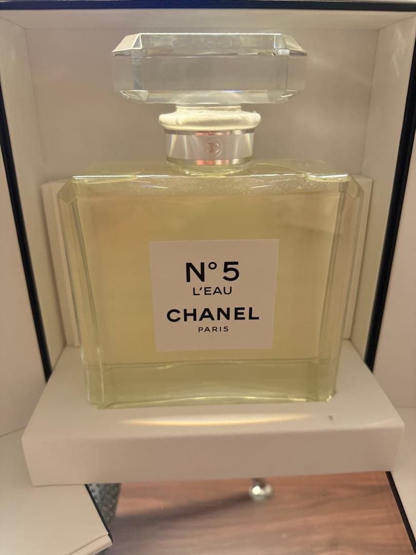 900ml CHANEL N°5 L'EAU 専用ボックス入り非売品ビッグ観賞用