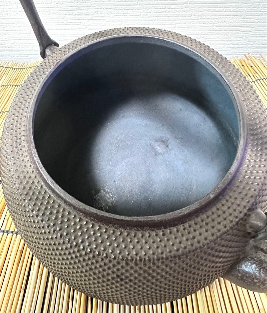 未使用品、タグ付　南部三厳堂造　２０型アラレ　南部鉄瓶　南部鉄器　調理器具