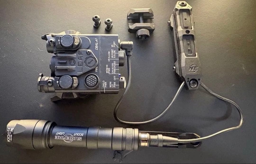 DBAL A2 レーザーサイト　シュアファイアフラッシュライト