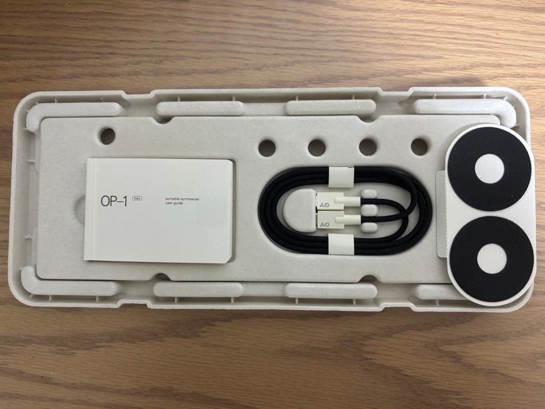 鍵盤楽器 OP-1 field / Teenage Engineering