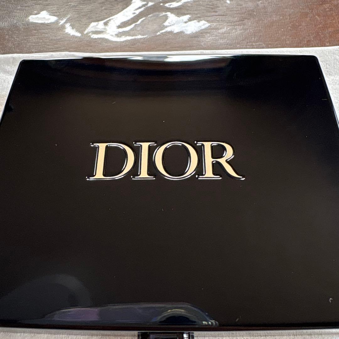 DIOR アイシャドウパレット サンククルール　812ピンクマニア