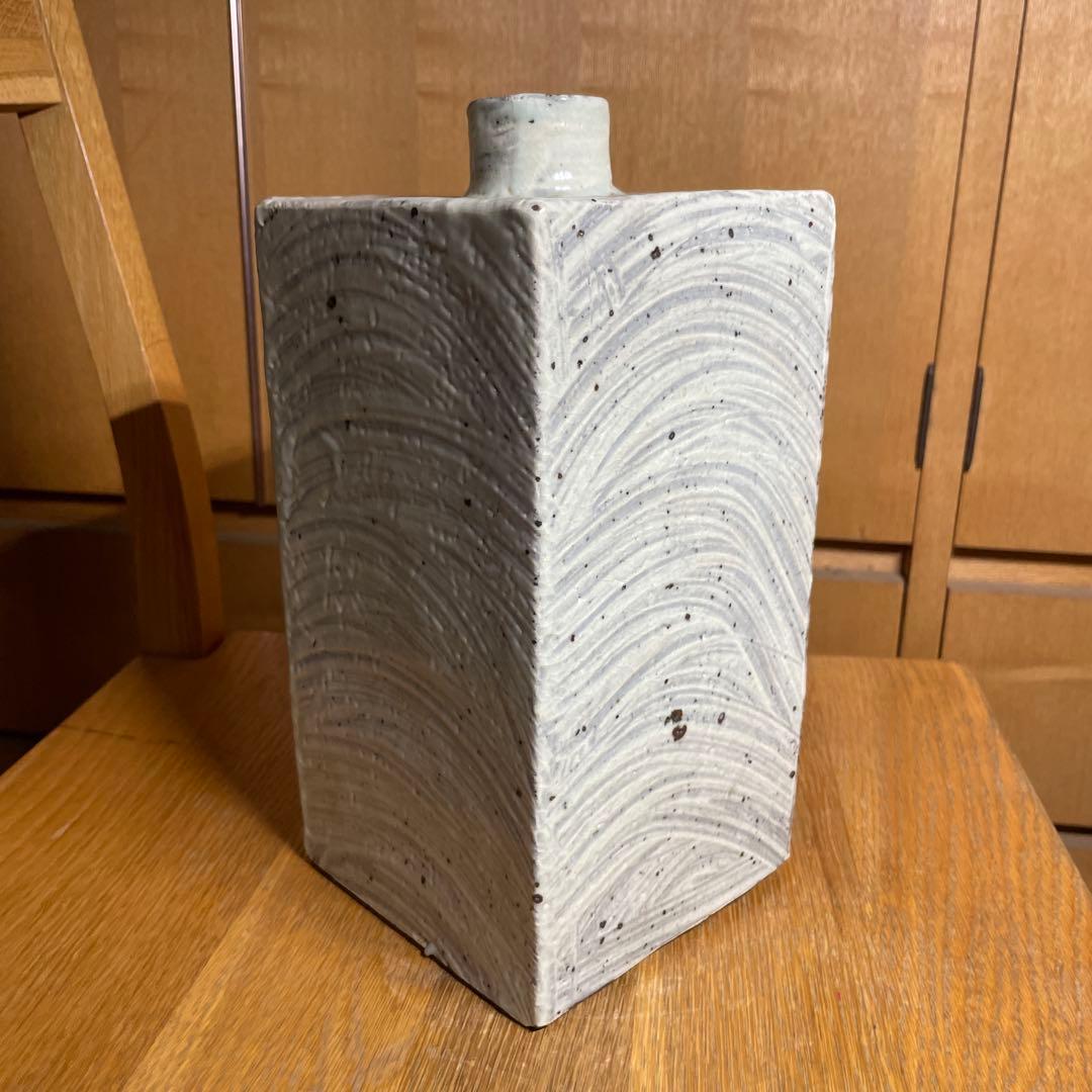 合田好道　金海窯　刷毛目角瓶　箱なし