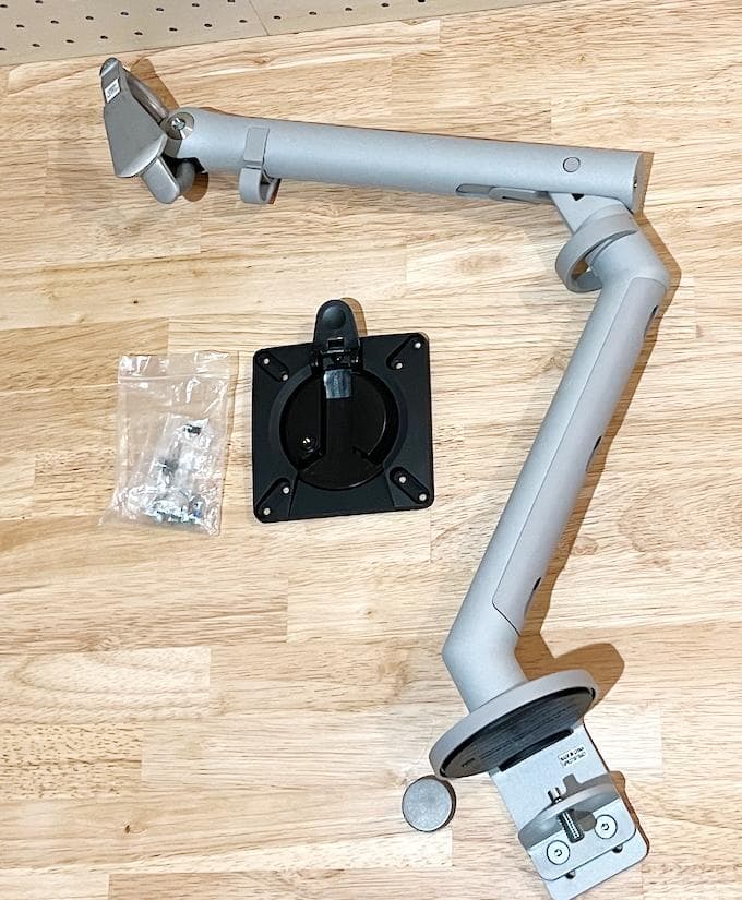 CBS FLO ハーマンミラー モニターアーム シルバー