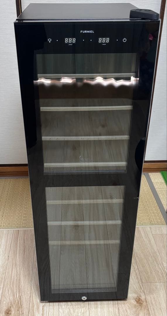 さくら製作所のワインセラー「FURNIELSAB-90G(PB)」　ブラック