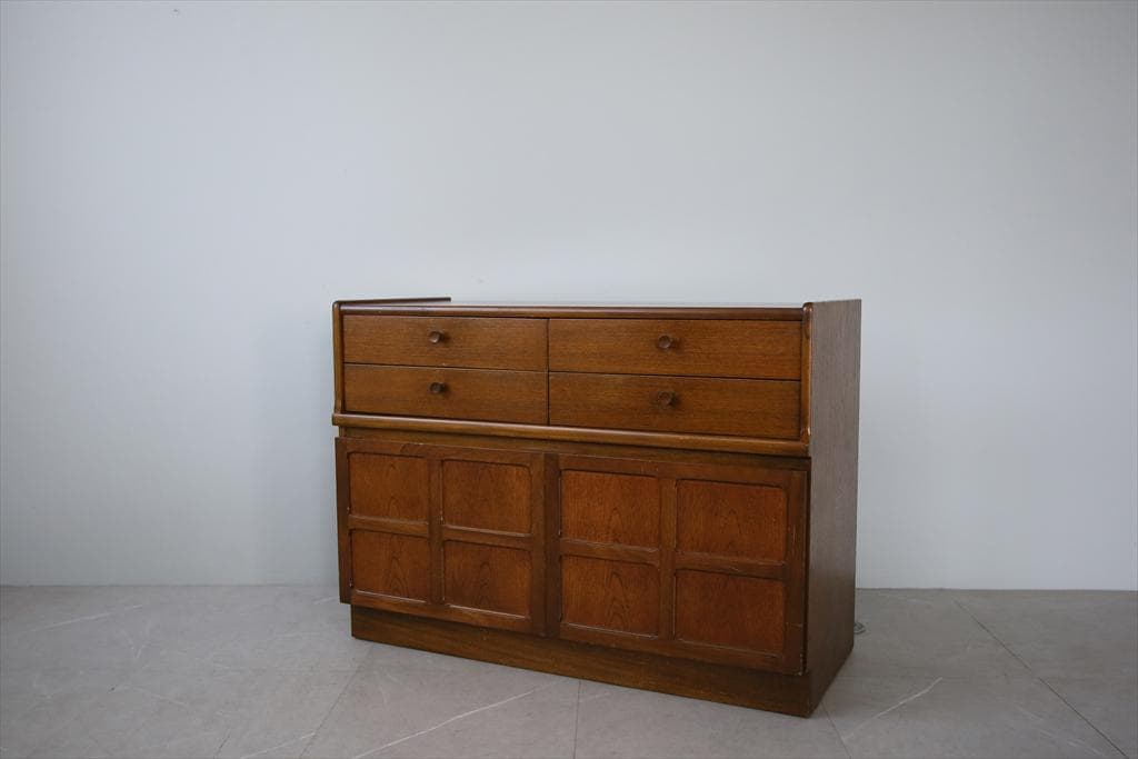 英国アンティークNathanネイサン製キャビネット/サイドボード(91-88)